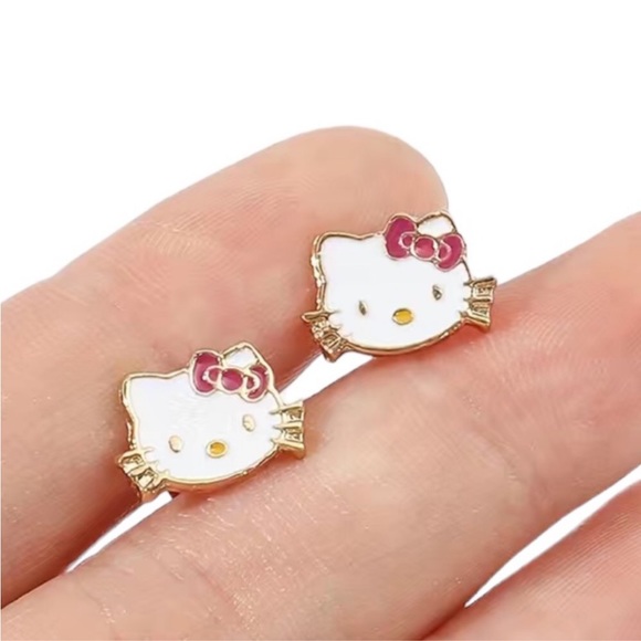 Hello Kitty New earrings - Picture 2 of 3